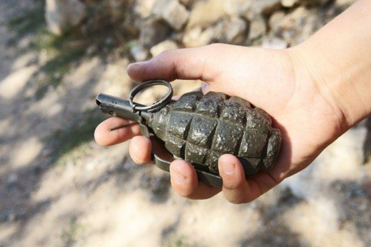 Взрыв гранаты в кармане боевика "ДНР": пострадали пять защитников "русского мира" Взрыв гранаты в кармане боевика "ДНР": пострадали пять защитников "русского мира"