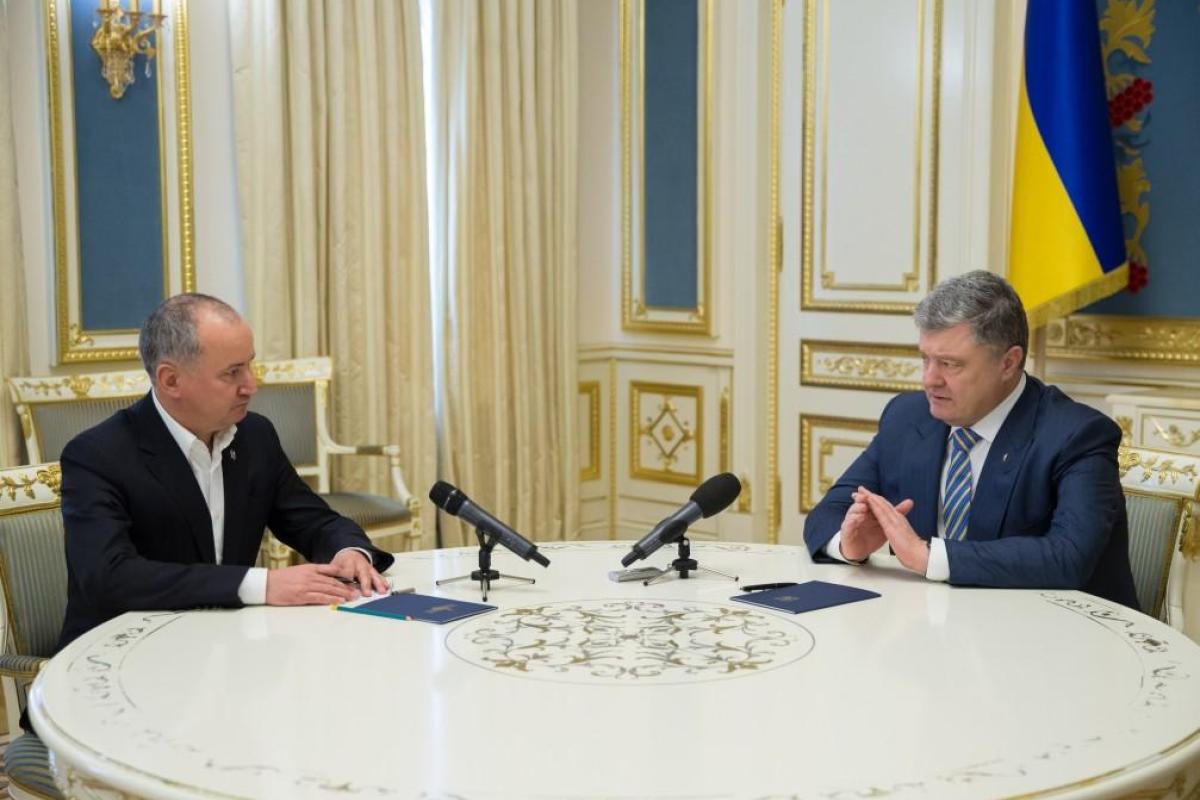 Задержание Рубана: Грицак отчитался перед Порошенко о предотвращении масштабных терактов Задержание Рубана: Грицак отчитался перед Порошенко о предотвращении масштабных терактов