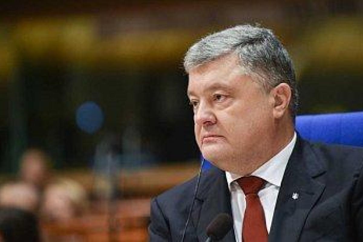 "Паспорт не должен доставаться кому попало": Порошенко выступил за ужесточение правил получения гражданства "Паспорт не должен доставаться кому попало": Порошенко выступил за ужесточение правил получения гражданства
