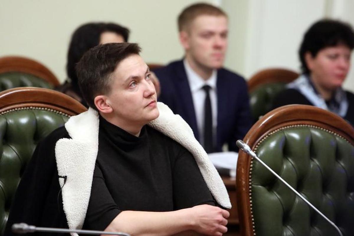 "Их надо убрать. Всех и сразу": Луценко показал видео переговоров Савченко о теракте и госперевороте "Их надо убрать. Всех и сразу": Луценко показал видео переговоров Савченко о теракте и госперевороте