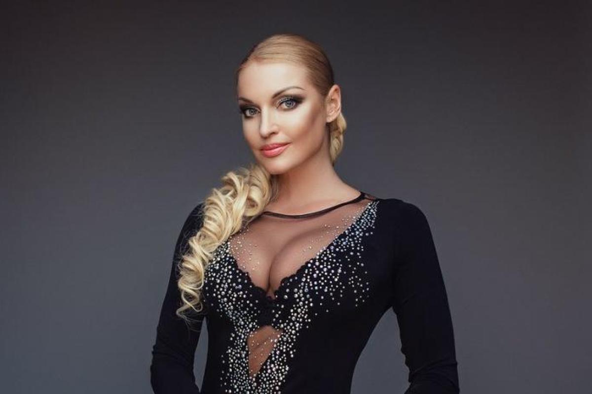 "У Вас с одеждой напряженка?": Поклонники раскритиковали наряд Волочковой "У Вас с одеждой напряженка?": Поклонники раскритиковали наряд Волочковой