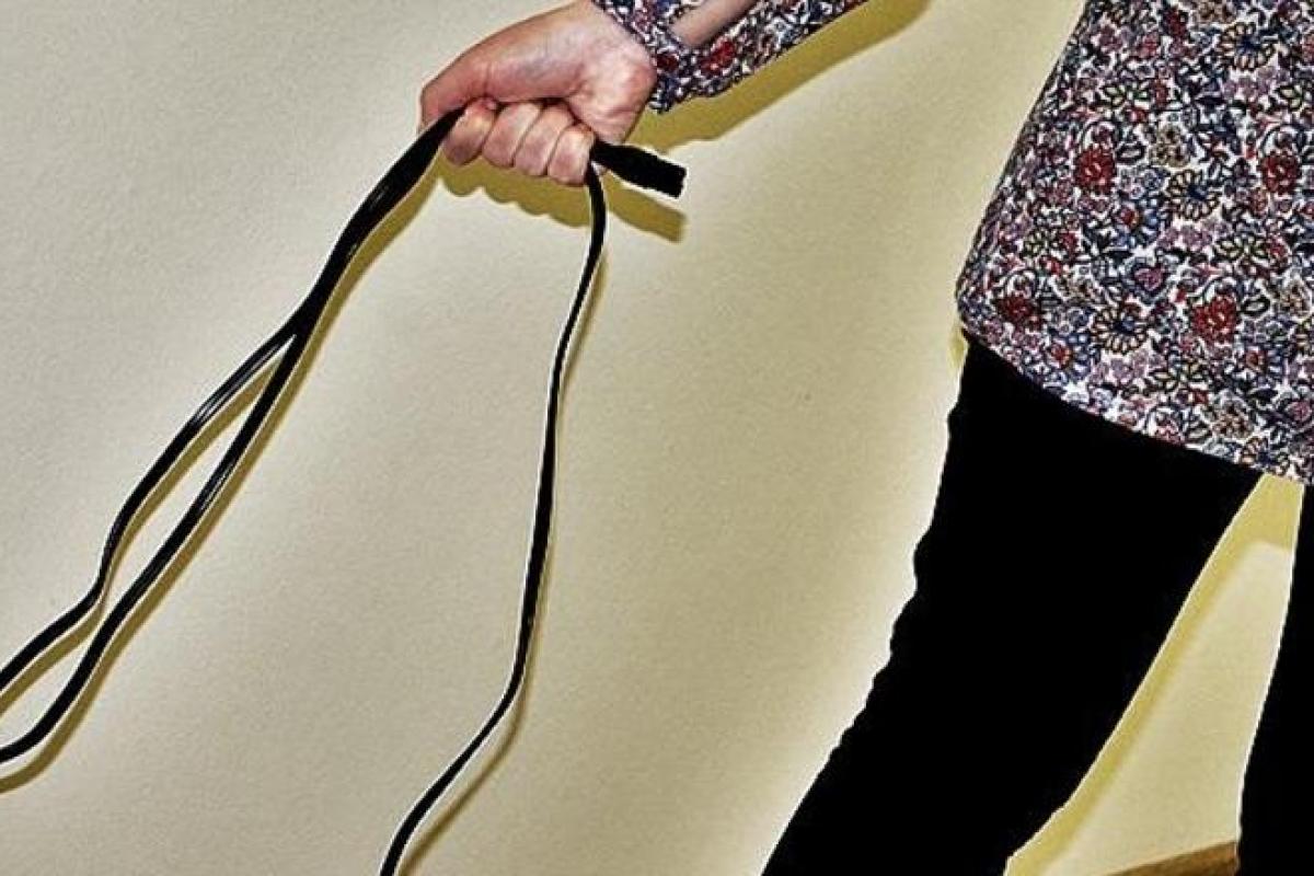 В Харькове няня била 14-летнюю девочку с ДЦП: шокирующие кадры В Харькове няня била 14-летнюю девочку с ДЦП: шокирующие кадры