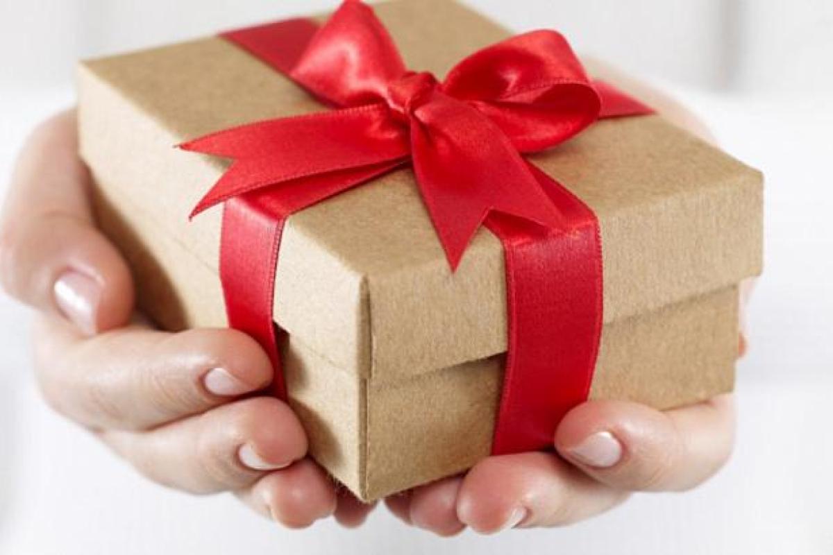 Как украинские политики могли бы поздравить женщин с 8 марта: смешная подборка