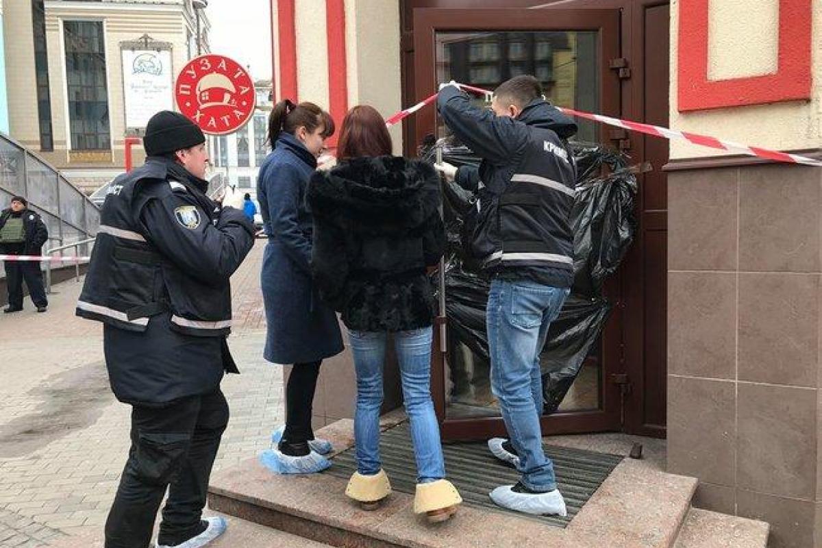 Девушка стояла на коленях и кричала: «Не умирай!»: подробности загадочной смерти парня в «Пузатой хате»    Девушка стояла на коленях и кричала: «Не умирай!»: подробности загадочной смерти парня в «Пузатой хате»