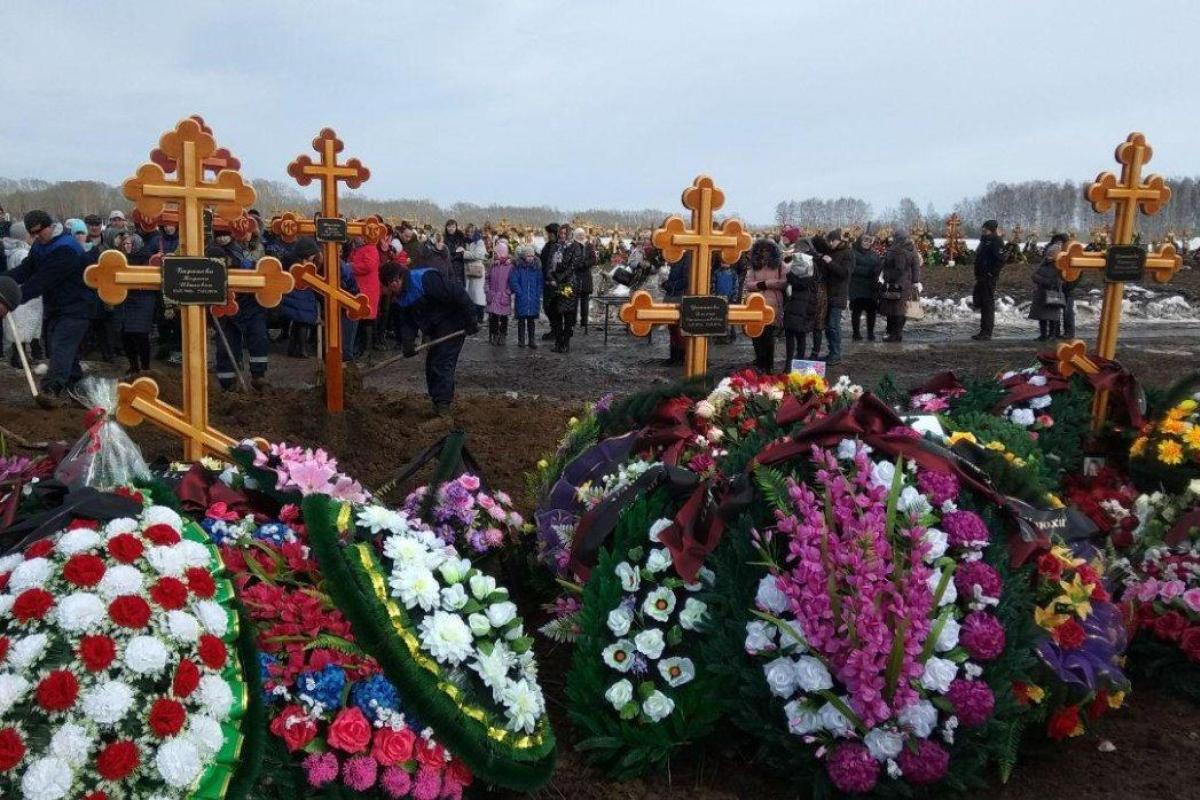 "Путин у нас царь": сеть разозлило новое заявление бизнесмена из Кемерово, потерявшего семью в страшном пожаре "Путин у нас царь": сеть разозлило новое заявление бизнесмена из Кемерово, потерявшего семью в страшном пожаре
