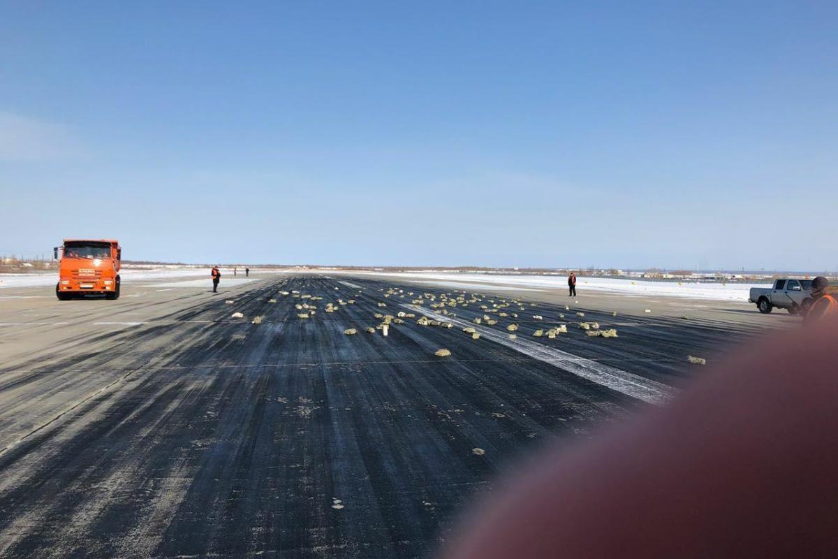 "В России золото под ногами валяется": В Якутске из самолета Ан-12 выпали тонны золота и платины "В России золото под ногами валяется": В Якутске из самолета Ан-12 выпали тонны золота и платины