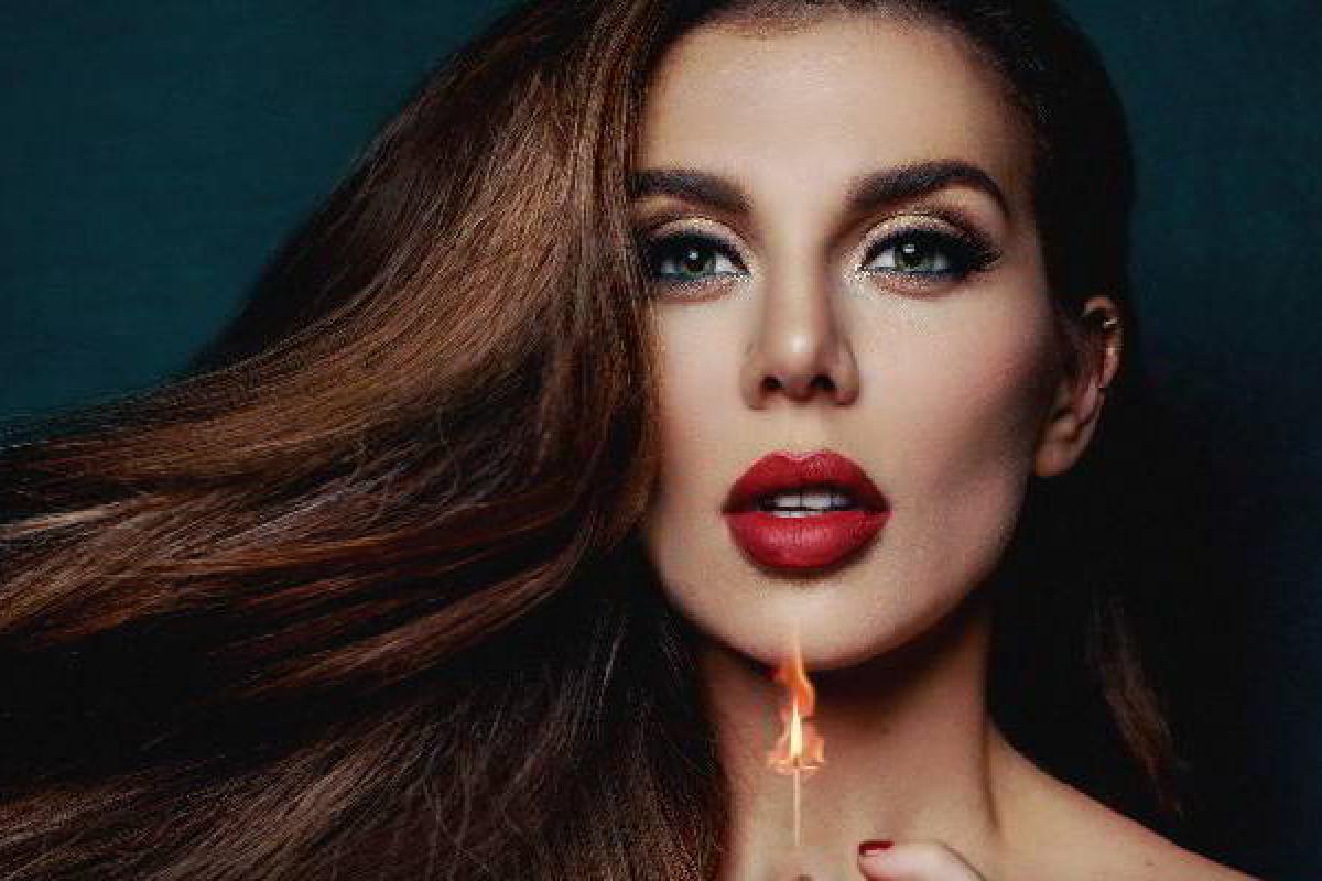 "Аппетитная конфетка": Певица Анна Седокова показала глубокое декольте "Аппетитная конфетка": Певица Анна Седокова показала глубокое декольте