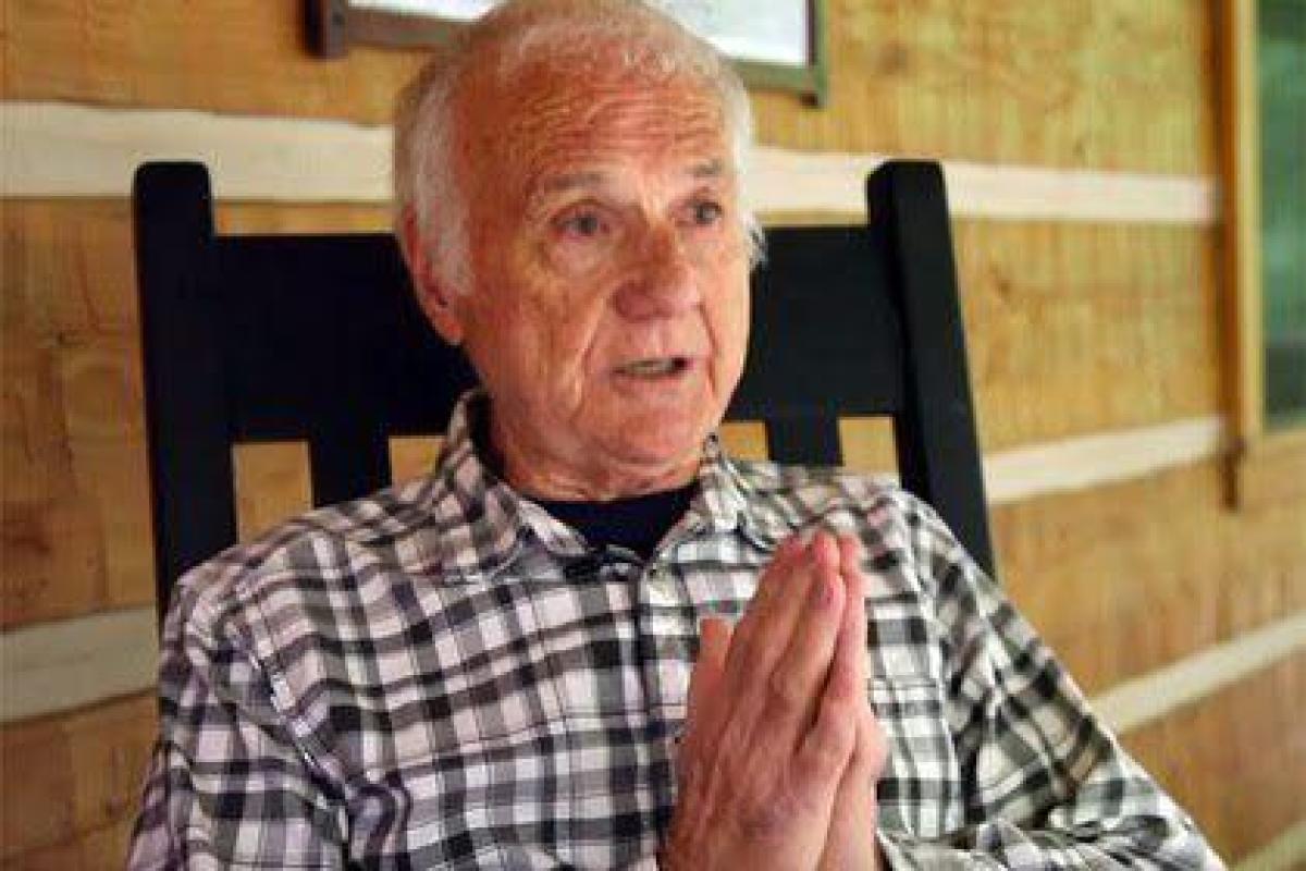 В США 83-летний священник стал звездой гомосексуальной порнографии В США 83-летний священник стал звездой гомосексуальной порнографии