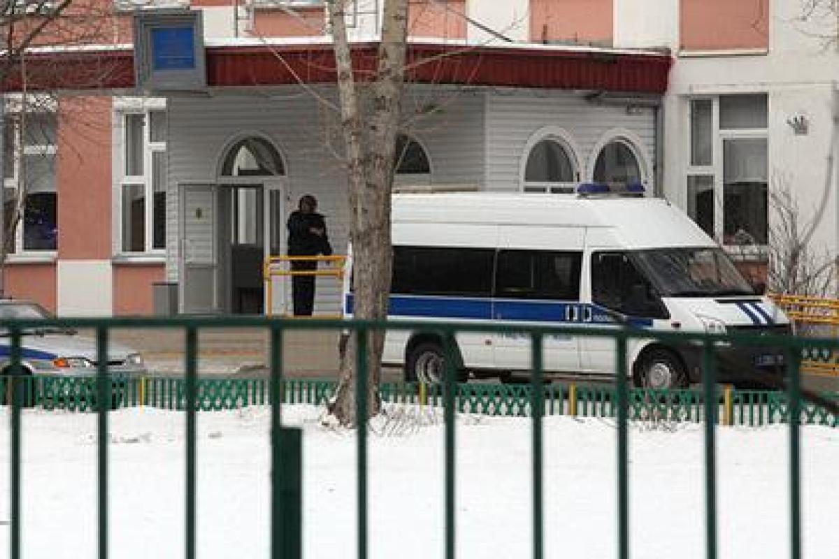 В России школьница открыла огонь по своим одноклассникам из пистолета В России школьница открыла огонь по своим одноклассникам из пистолета