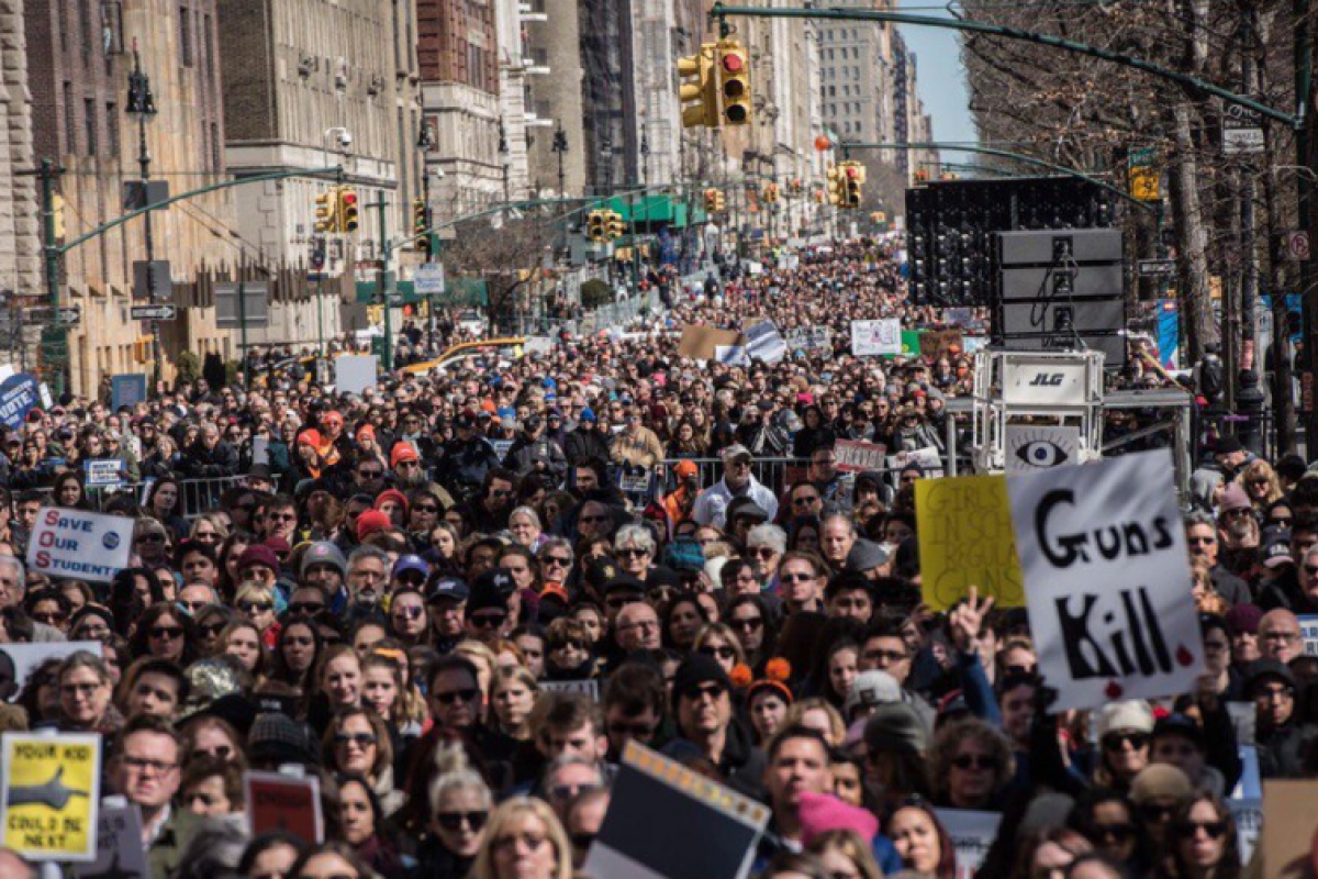 В городах США прошли марши против продажи оружия