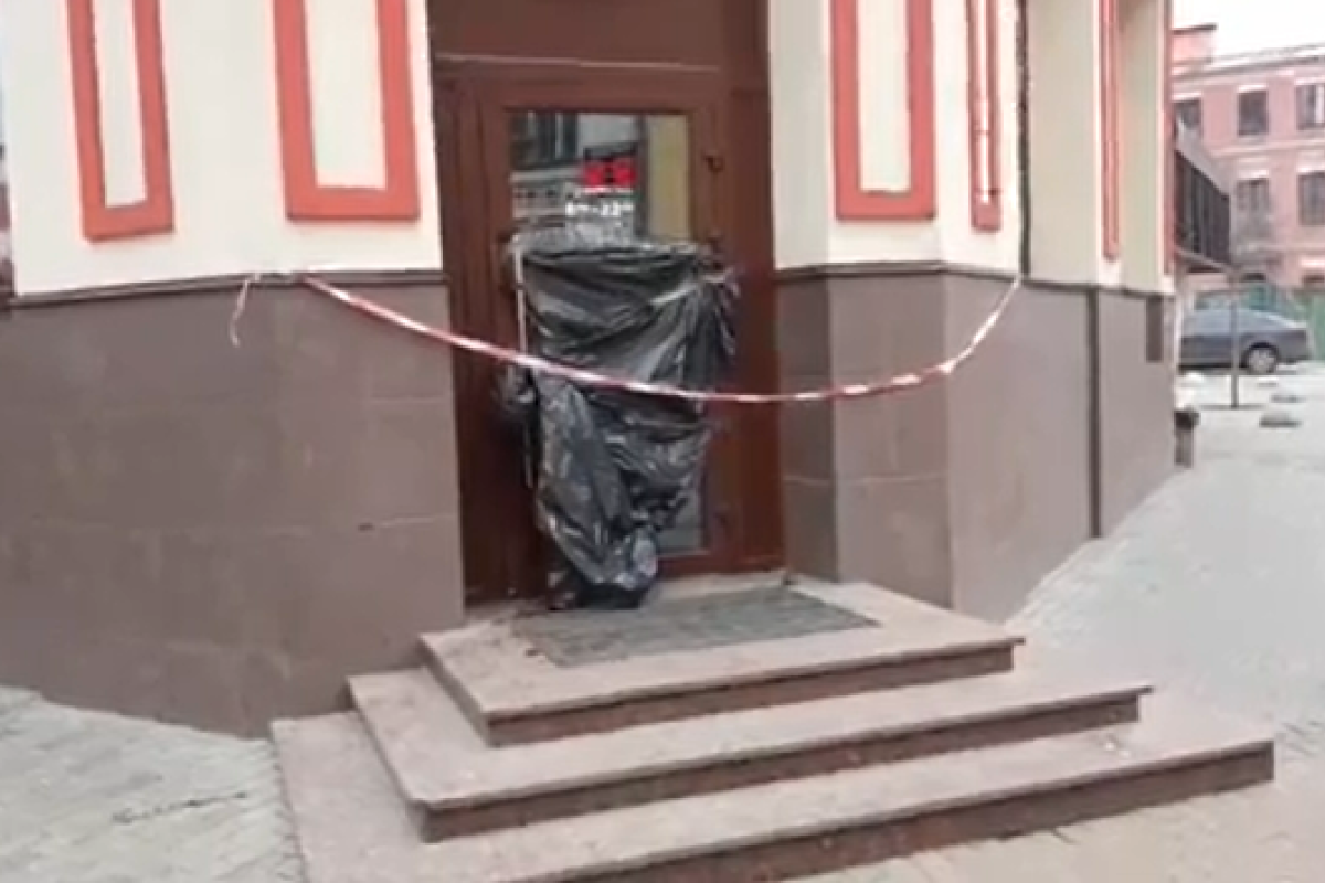 В Киеве в ресторане "Пузата хата" зверски убили мужчину В Киеве в ресторане "Пузата хата" зверски убили мужчину