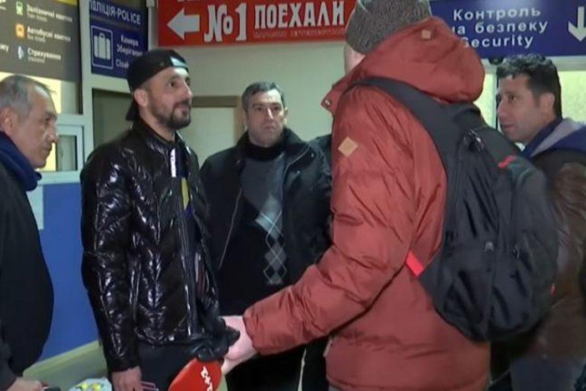 "Без еды и воды": в Одессе пассажиров на 10 часов закрыли в самолете "Без еды и воды": в Одессе пассажиров на 10 часов закрыли в самолете