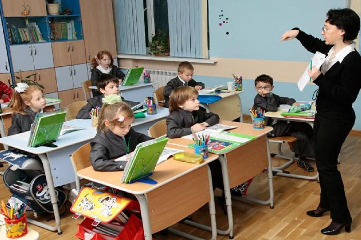 Дети во Франции начнут обучаться в школах с трех лет