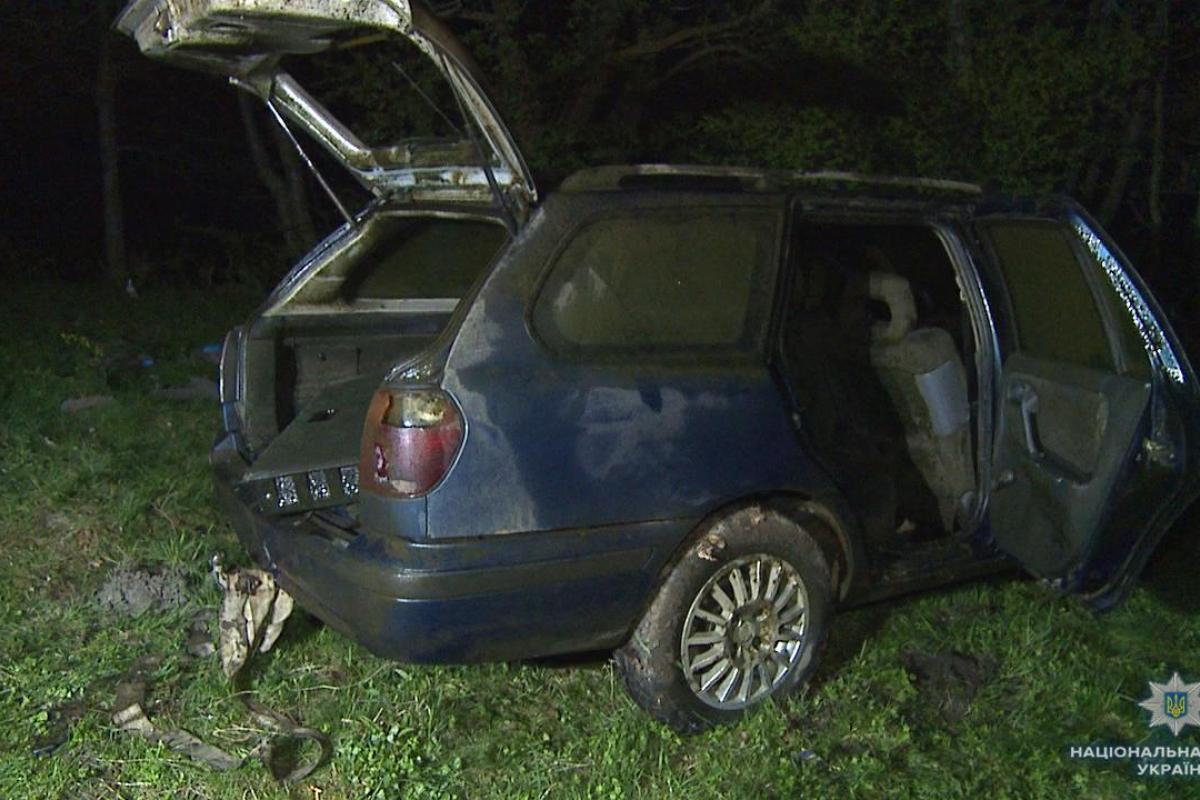 На Винничине в реке нашли автомобиль с телами пропавших без вести супругов На Винничине в реке нашли автомобиль с телами пропавших без вести супругов