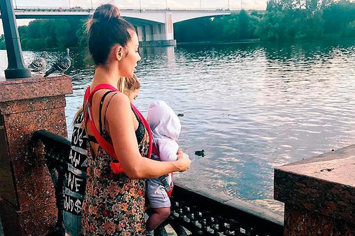 Певица Анна Седокова показала первые шаги своего сына Гектора Певица Анна Седокова показала первые шаги своего сына Гектора