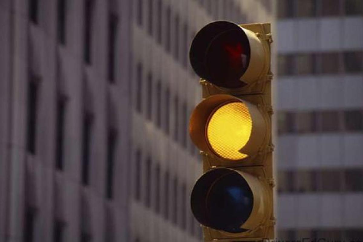 В Украине хотят отменить желтый сигнал светофора В Украине хотят отменить желтый сигнал светофора