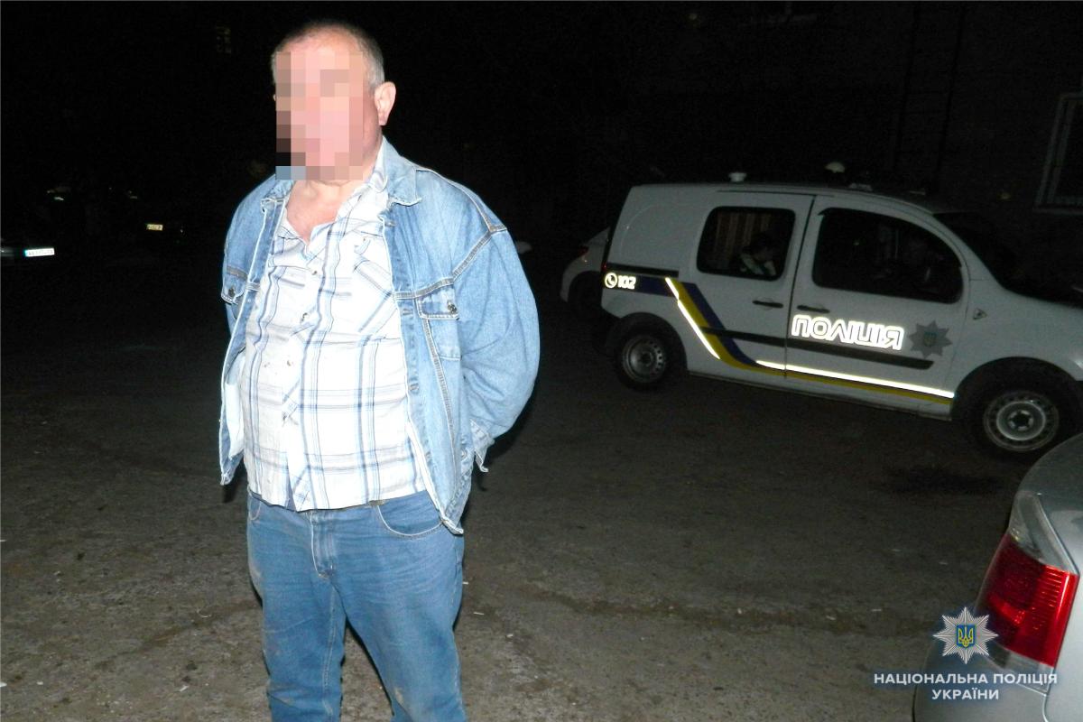 "Ударил ножом в шею и молотком по голове": в Киеве встреча двух знакомых в гараже закончилась убийством "Ударил ножом в шею и молотком по голове": в Киеве встреча двух знакомых в гараже закончилась убийством