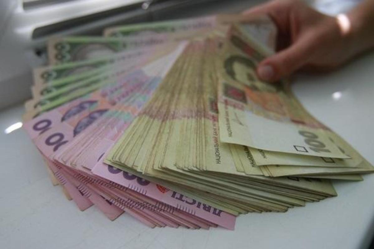 Зарплата в 500 евро: В Кабмине озвучили способ остановить трудовую миграцию из Украины Зарплата в 500 евро: В Кабмине озвучили способ остановить трудовую миграцию из Украины