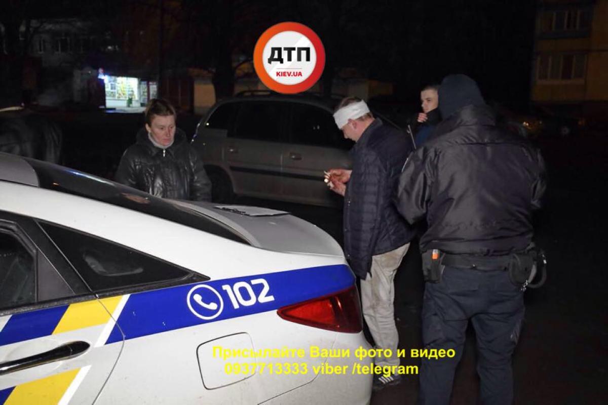 В Киеве кавказцы избили семью: к голове мужчины был приставлен пистолет В Киеве кавказцы избили семью: к голове мужчины был приставлен пистолет