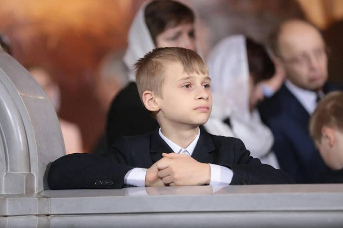 "Пришелец из прошлого": В соцсети бурно обсуждают "маленького Путина", который пришел в московский Храм Христа Спасителя на Пасху "Пришелец из прошлого": В соцсети бурно обсуждают "маленького Путина", который пришел в московский Храм Христа Спасителя на Пасху