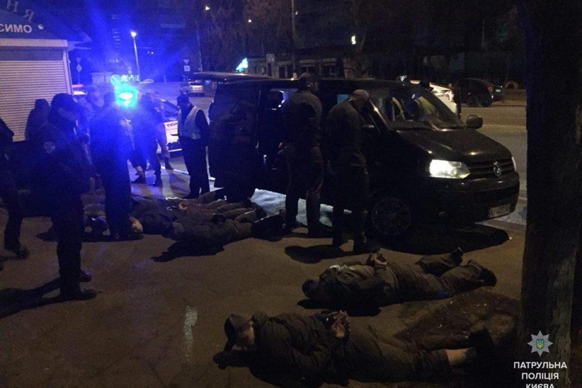 В Киеве задержаны 12 человек, которые ночью в масках ограбили развлекательное заведение