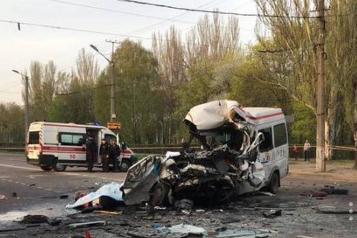 В Кривом Роге в жуткое ДТП попали 2 автобуса и Mazda: погибло 7 человек, много пострадавших В Кривом Роге в жуткое ДТП попали 2 автобуса и Mazda: погибло 7 человек, много пострадавших