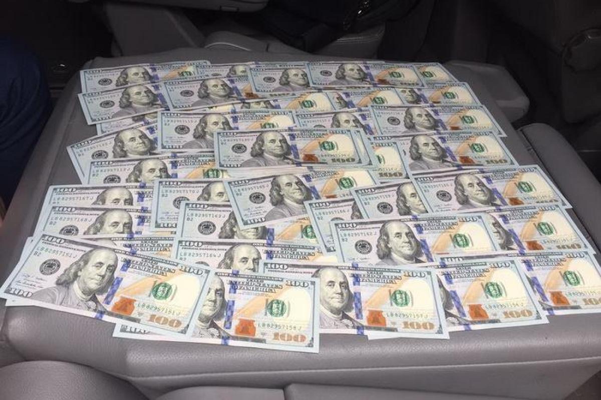 В Киеве СБУ задержала на взятке чиновника Укрзализныци