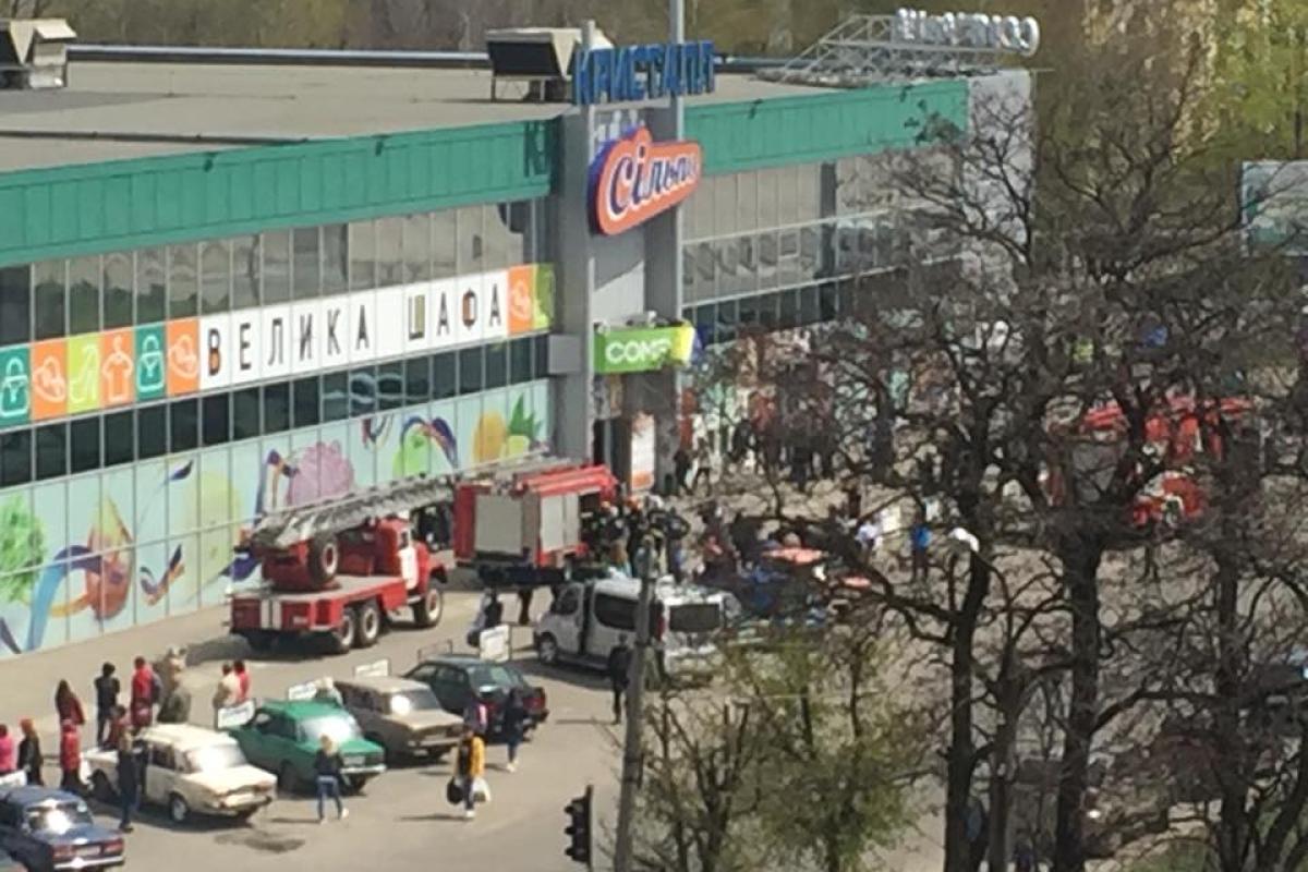 В Лисичанске эвакуировали "Сільпо", на месте пожарные: что происходит В Лисичанске эвакуировали "Сільпо", на месте пожарные: что происходит