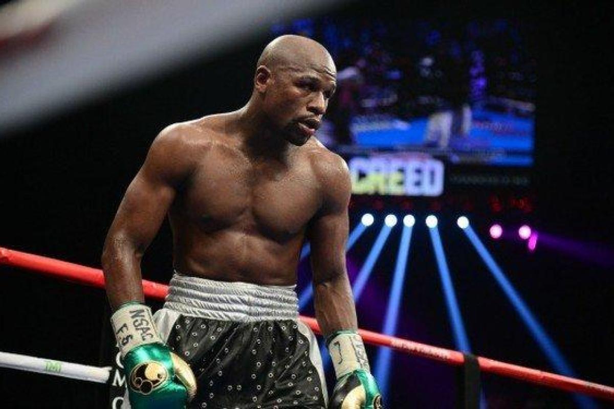 В США обстреляли автомобиль легендарного боксера