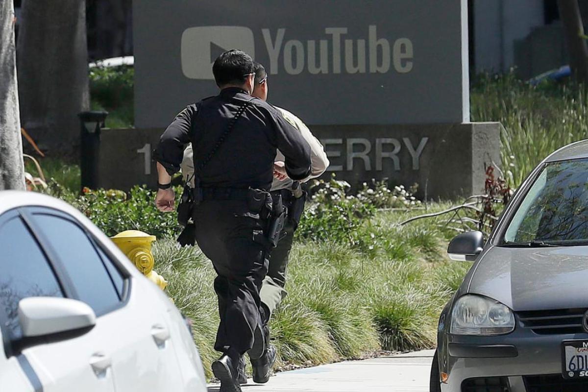 Стрельбу в штаб-квартире YouTube устроила женщина, ее обнаружили мертвой Стрельбу в штаб-квартире YouTube устроила женщина, ее обнаружили мертвой