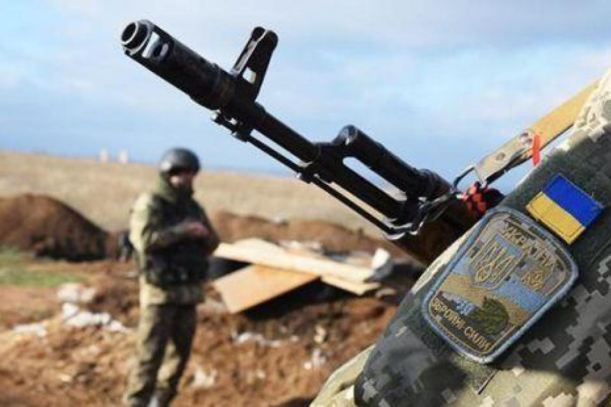 Штаб АТО: Боевики 10 раз обстреляли опорные пункты ВСУ Штаб АТО: Боевики 10 раз обстреляли опорные пункты ВСУ