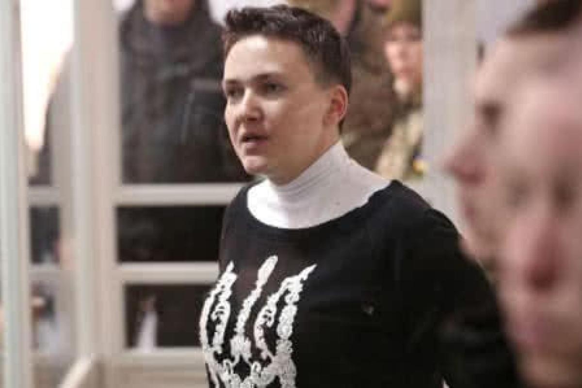 «Сложно защищать того, кто на своей волне»: почему от Савченко ушел адвокат