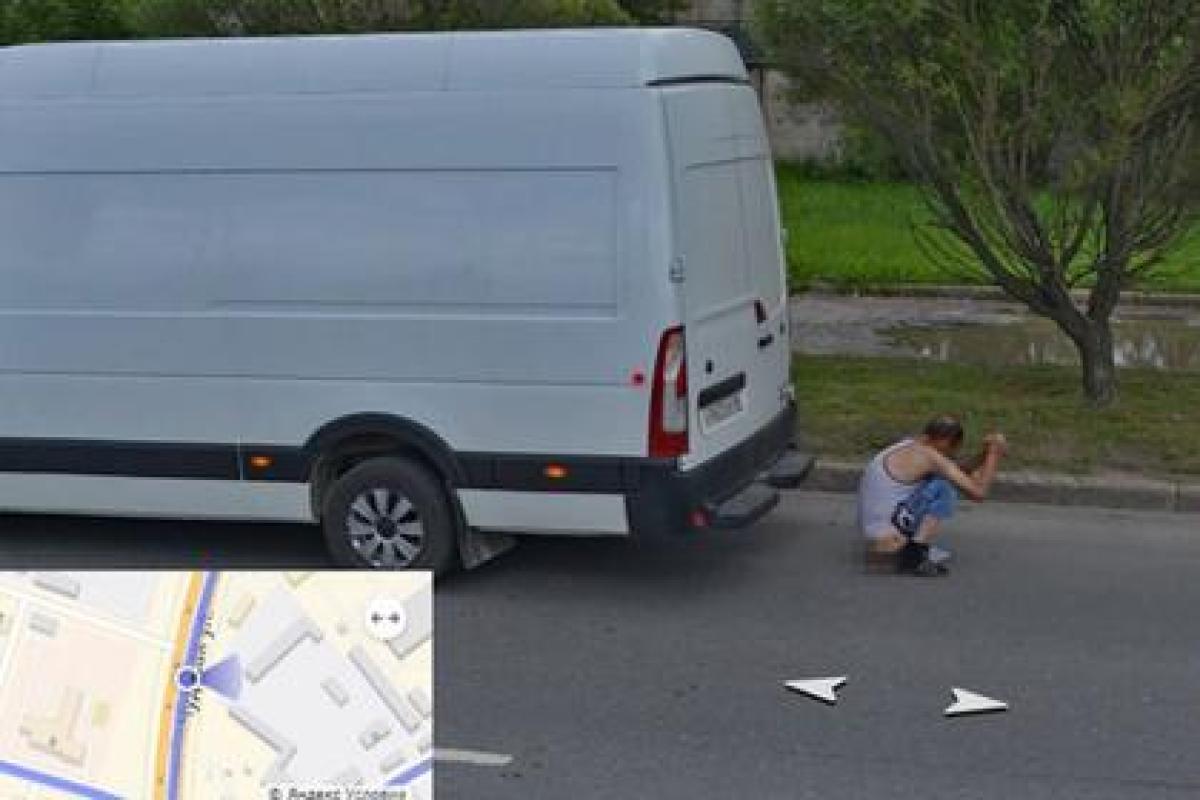 Россиянин справил нужду прямо на дороге и попал в Яндекс-карты