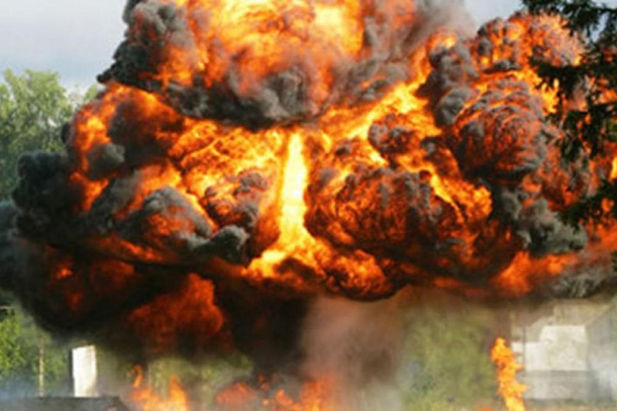 В результате взрыва скрытого арсенала погибли два боевика, еще один получил ранение В результате взрыва скрытого арсенала погибли два боевика, еще один получил ранение