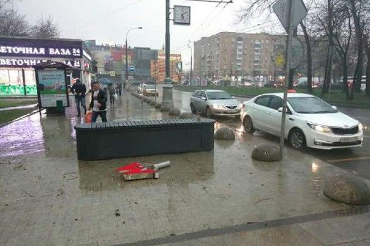 В результате шторма в Москве погибла 13-летняя девочка и еще 16 человек пострадали