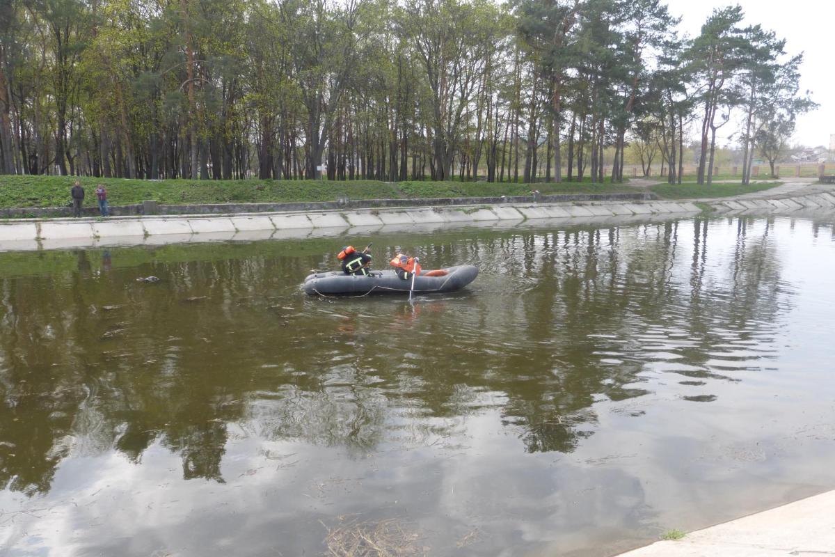 В Кропивницком сотрудники ГСЧС обнаружили утопленника: причина его смерти выяняется В Кропивницком сотрудники ГСЧС обнаружили утопленника: причина его смерти выяняется