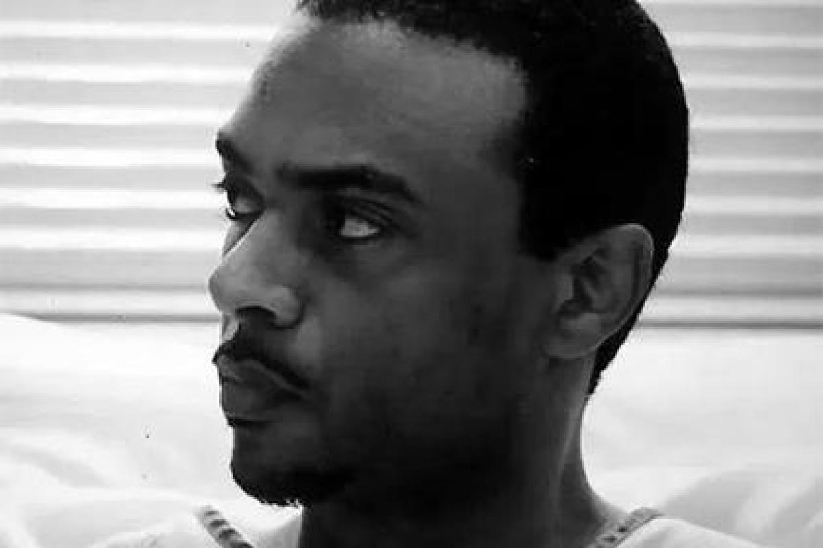 Известный актер напился таблеток и выпрыгнул из окна Известный актер напился таблеток и выпрыгнул из окна