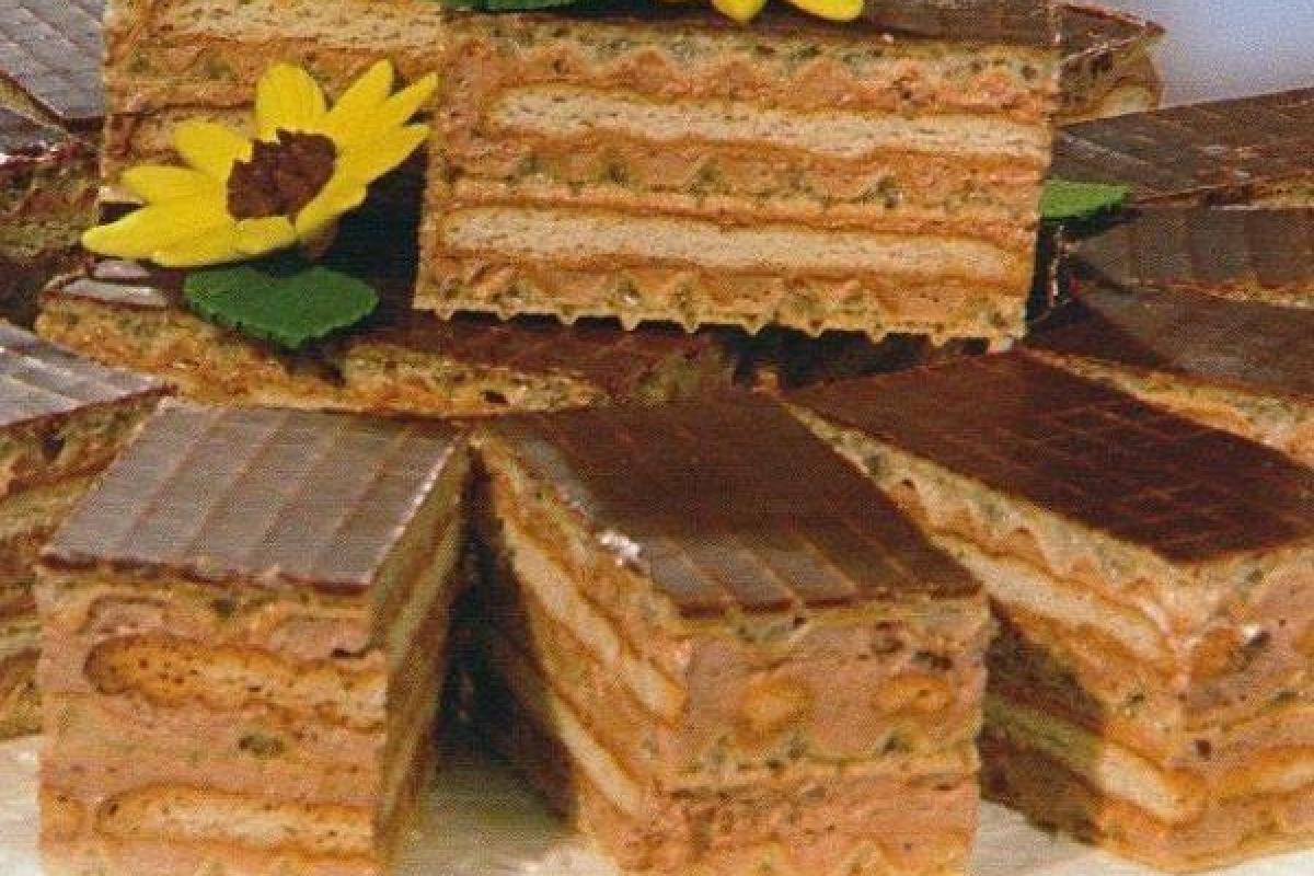 Торт из печенья и вафель "Лентяйка" Торт из печенья и вафель "Лентяйка"