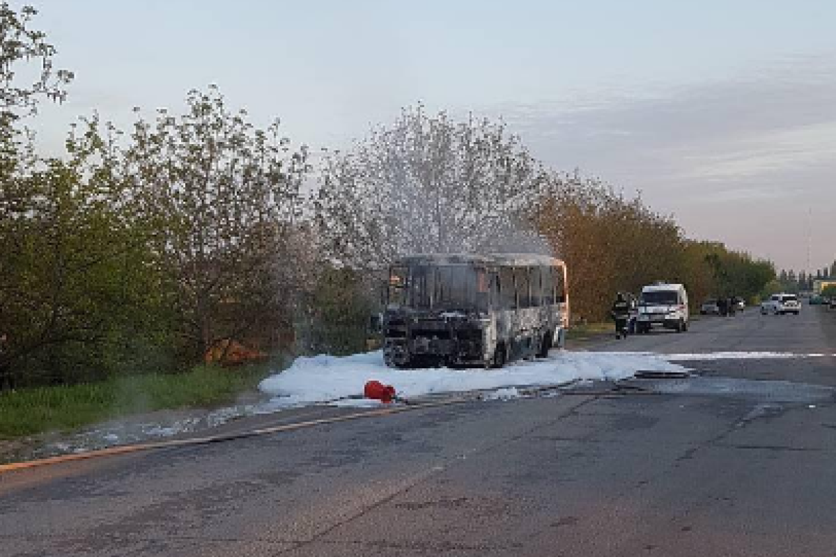 Под Кривым Рогом сгорел пассажирский автобус Под Кривым Рогом сгорел пассажирский автобус