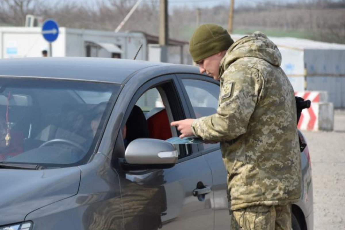 КПВВ на Донбассе: очереди скопились в одном направлении