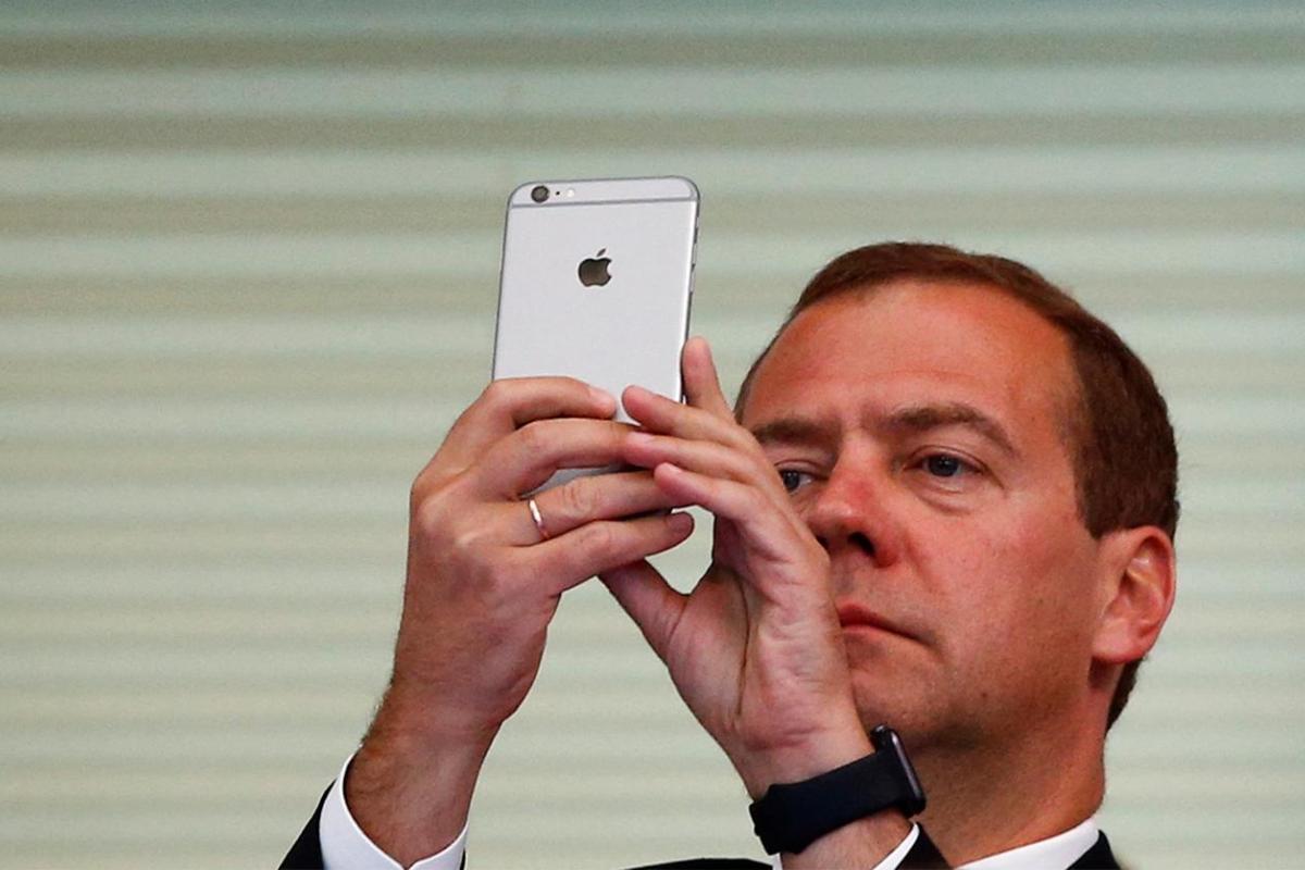 В РФ предложили ответ на санкции США: россияне могут остаться без iPhone В РФ предложили ответ на санкции США: россияне могут остаться без iPhone