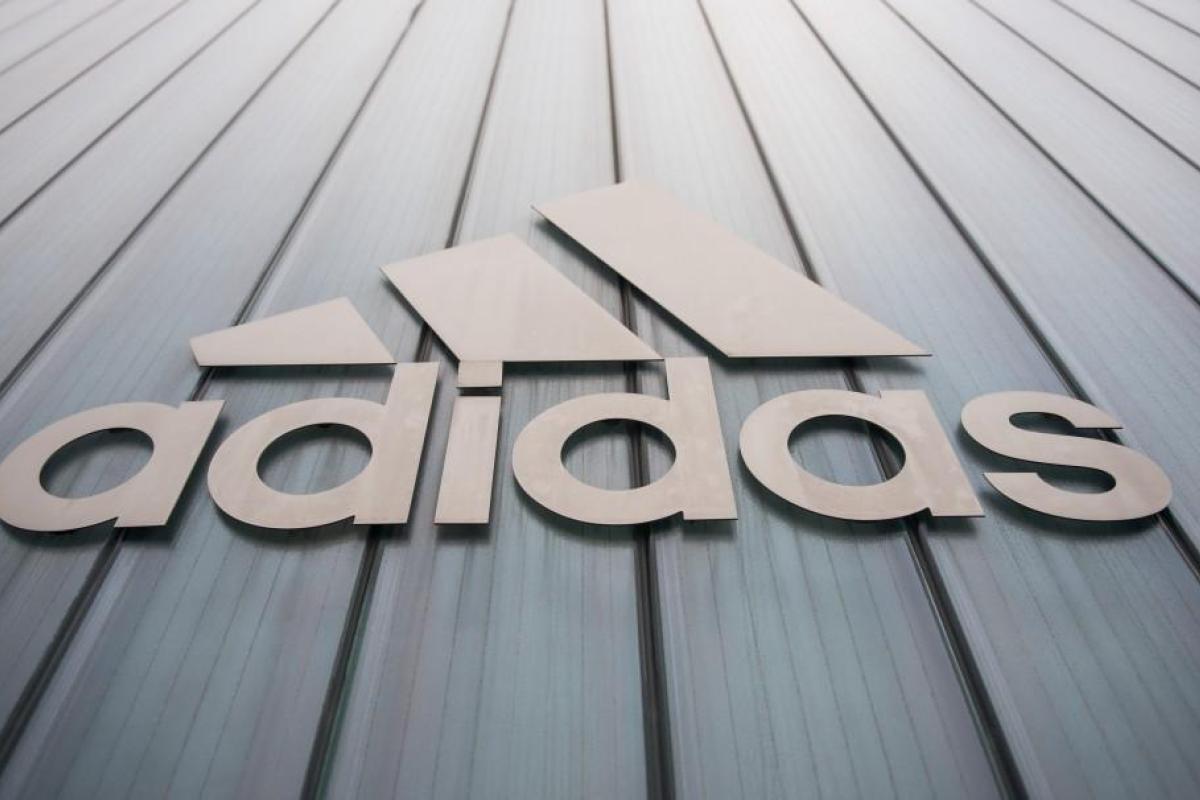 На Adidas могут подать в суд за футболки с надписью USSR: подробности На Adidas могут подать в суд за футболки с надписью USSR: подробности