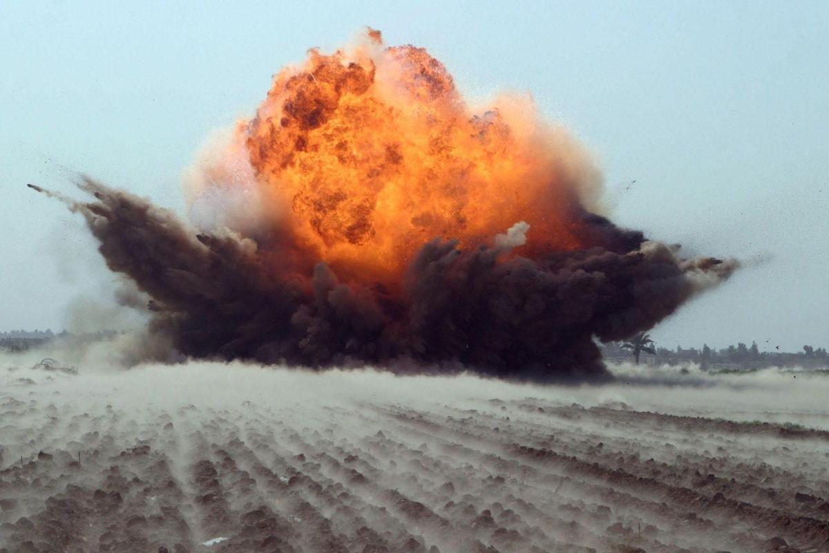 В результате взрыва на Донбассе погиб один военнослужащий, еще двое получили ранения В результате взрыва на Донбассе погиб один военнослужащий, еще двое получили ранения