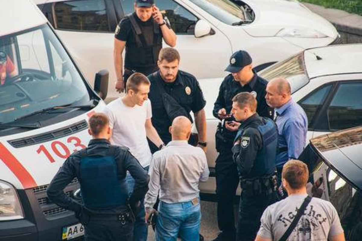 "Мустафа кричал, бандиты били его ногами и бросили на асфальт", - журналист рассказал о состоянии здоровье Найема "Мустафа кричал, бандиты били его ногами и бросили на асфальт", - журналист рассказал о состоянии здоровье Найема