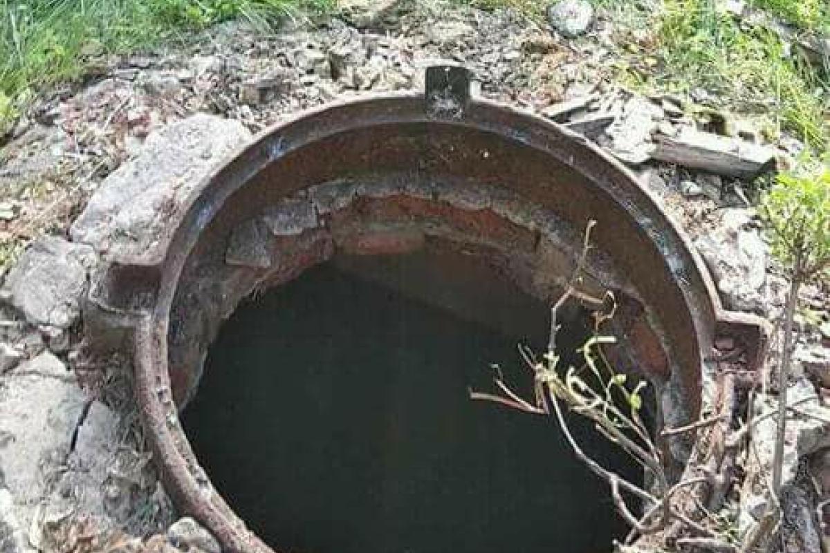 ЧП на Харьковщине: маленький ребенок провалился в глубокий люк с водой