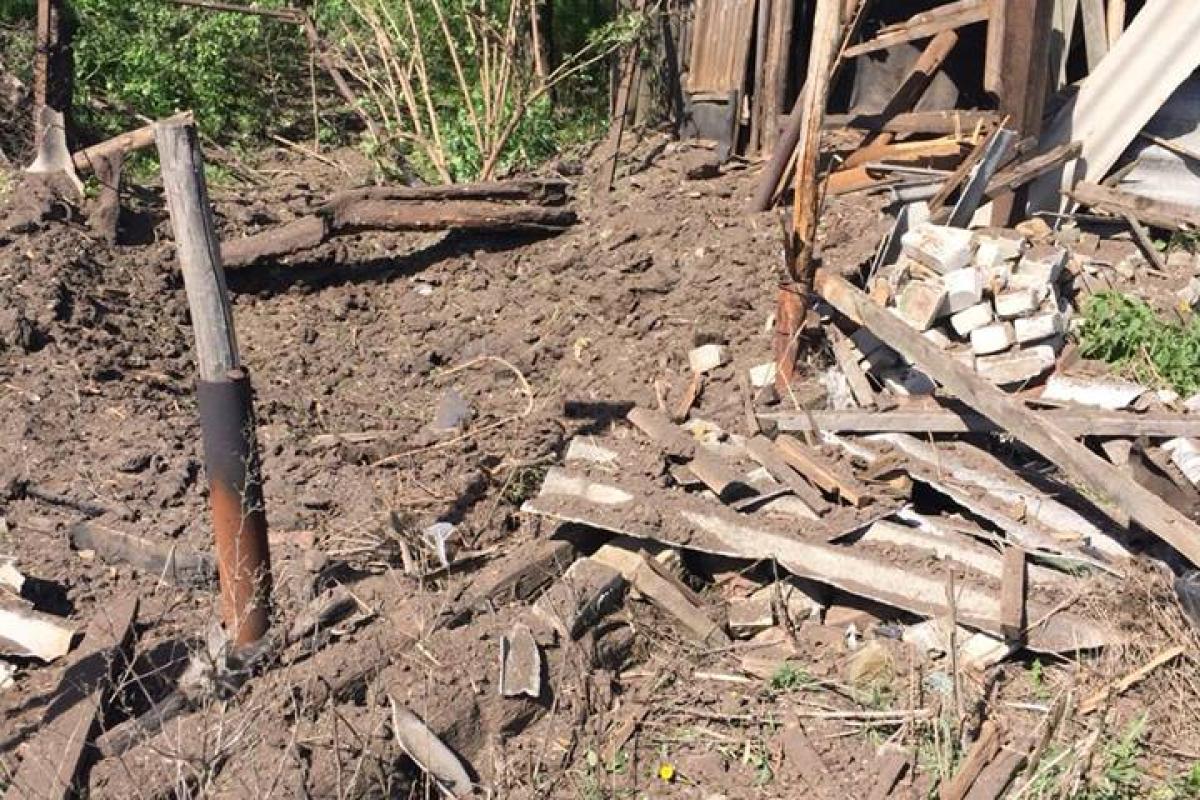 Боевики на Донбассе обстреляли поселок Зайцево: есть разрушения, опубликованы фото Боевики на Донбассе обстреляли поселок Зайцево: есть разрушения, опубликованы фото