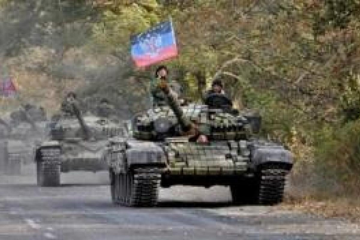 Не менее 40 танков двинулись в сторону Донецка: Россия продолжает снабжать технику в "ЛДНР"