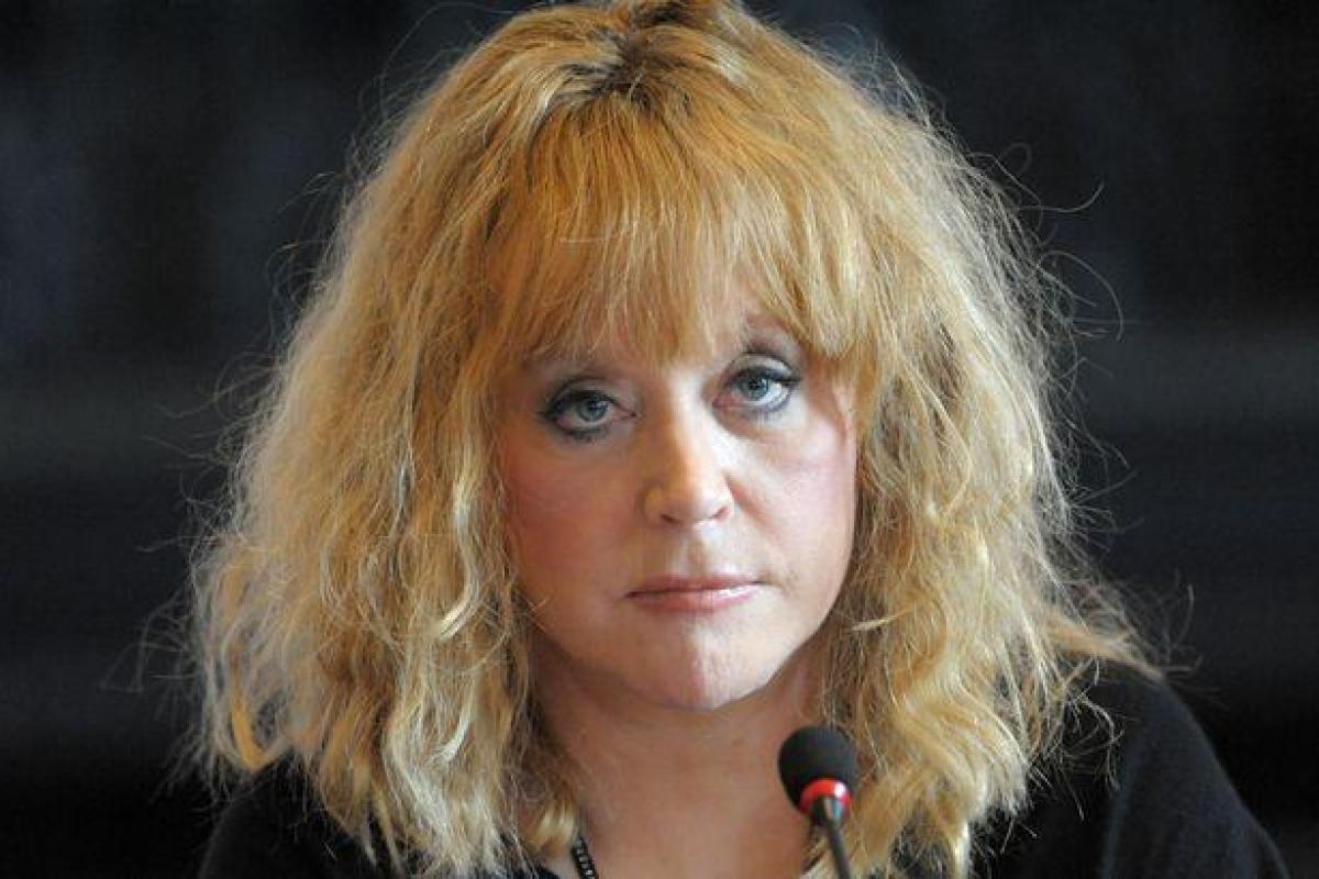 Кто "похоронил" Примадонну? В сети распространяются слухи о смерти Аллы Пугачевой Кто "похоронил" Примадонну? В сети распространяются слухи о смерти Аллы Пугачевой