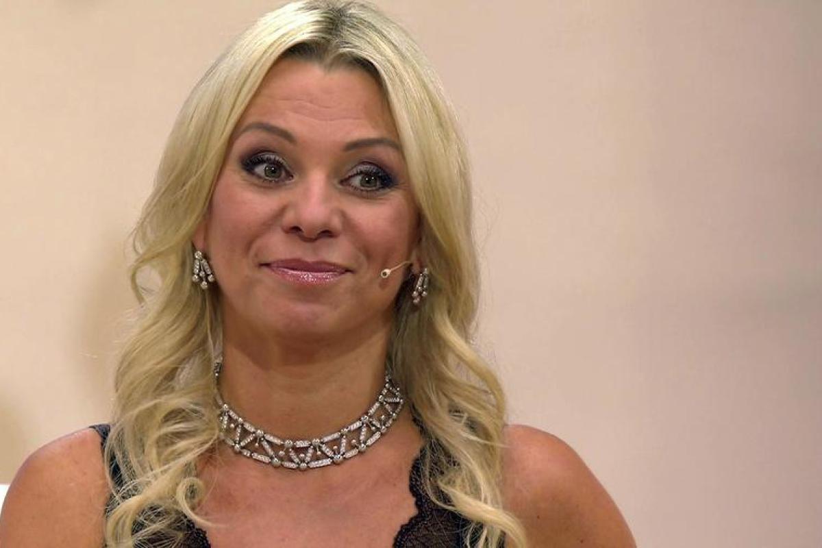 Певица Салтыкова похвасталась фигурой в купальнике Певица Салтыкова похвасталась фигурой в купальнике