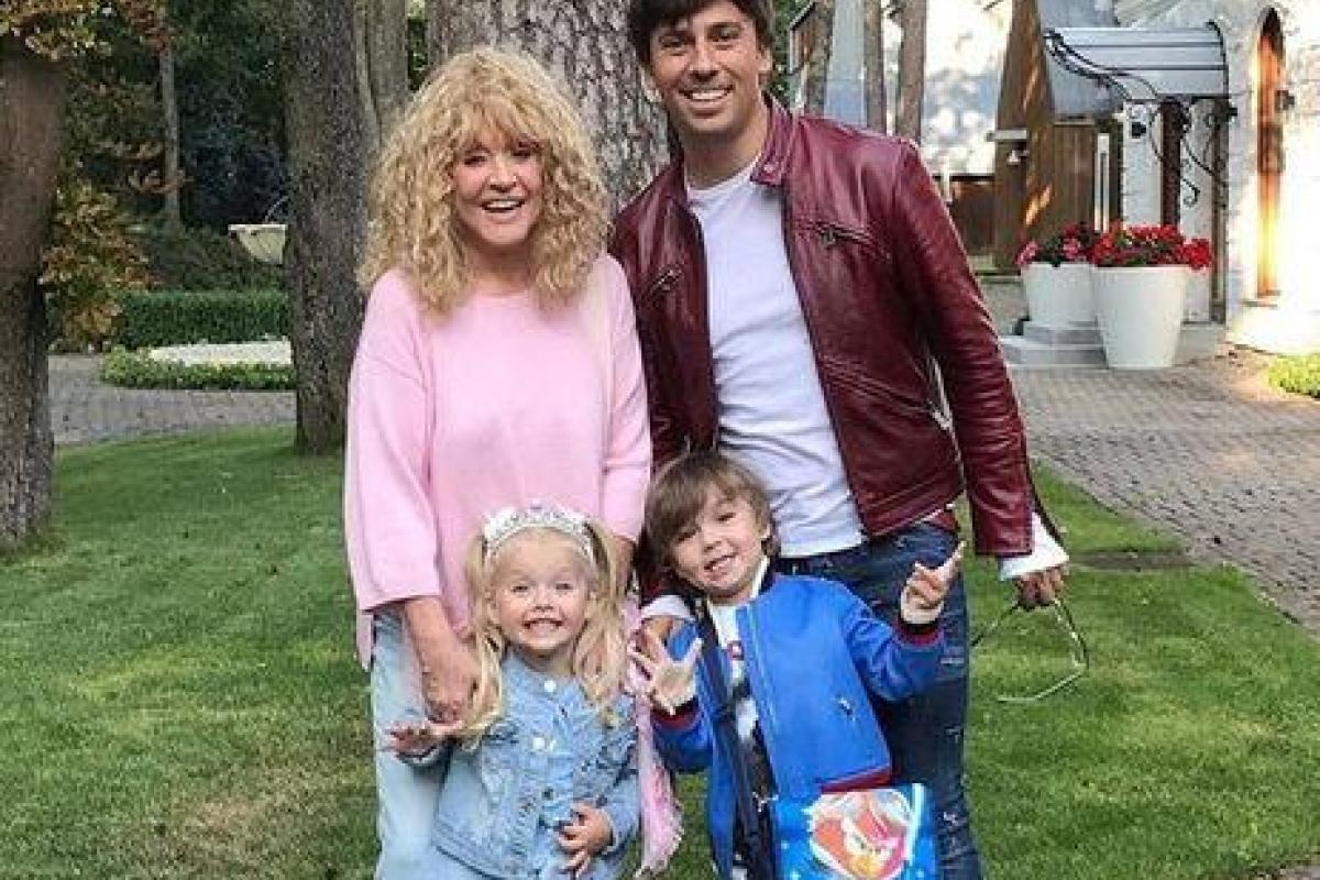 Секрет Галкина и Пугачевой "раскрыт": В сети обсуждают биологического отца Лизы и Гарри Секрет Галкина и Пугачевой "раскрыт": В сети обсуждают биологического отца Лизы и Гарри